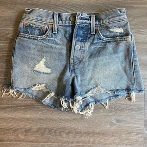 Levi Strauss jean shorts. Light wash. 25